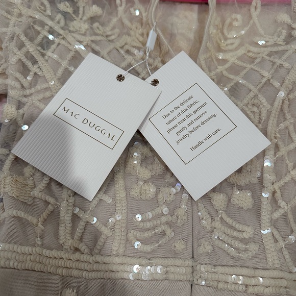 Nude Sequined Illusion Tiered High Neck Long Sleeve Midi Dress Size 6 - Picture 10 of 15